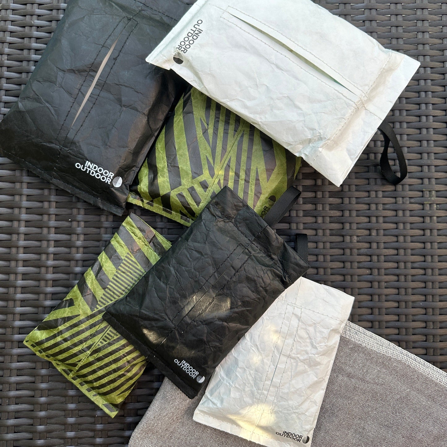 Tempat Tisu Perjalanan Hitam