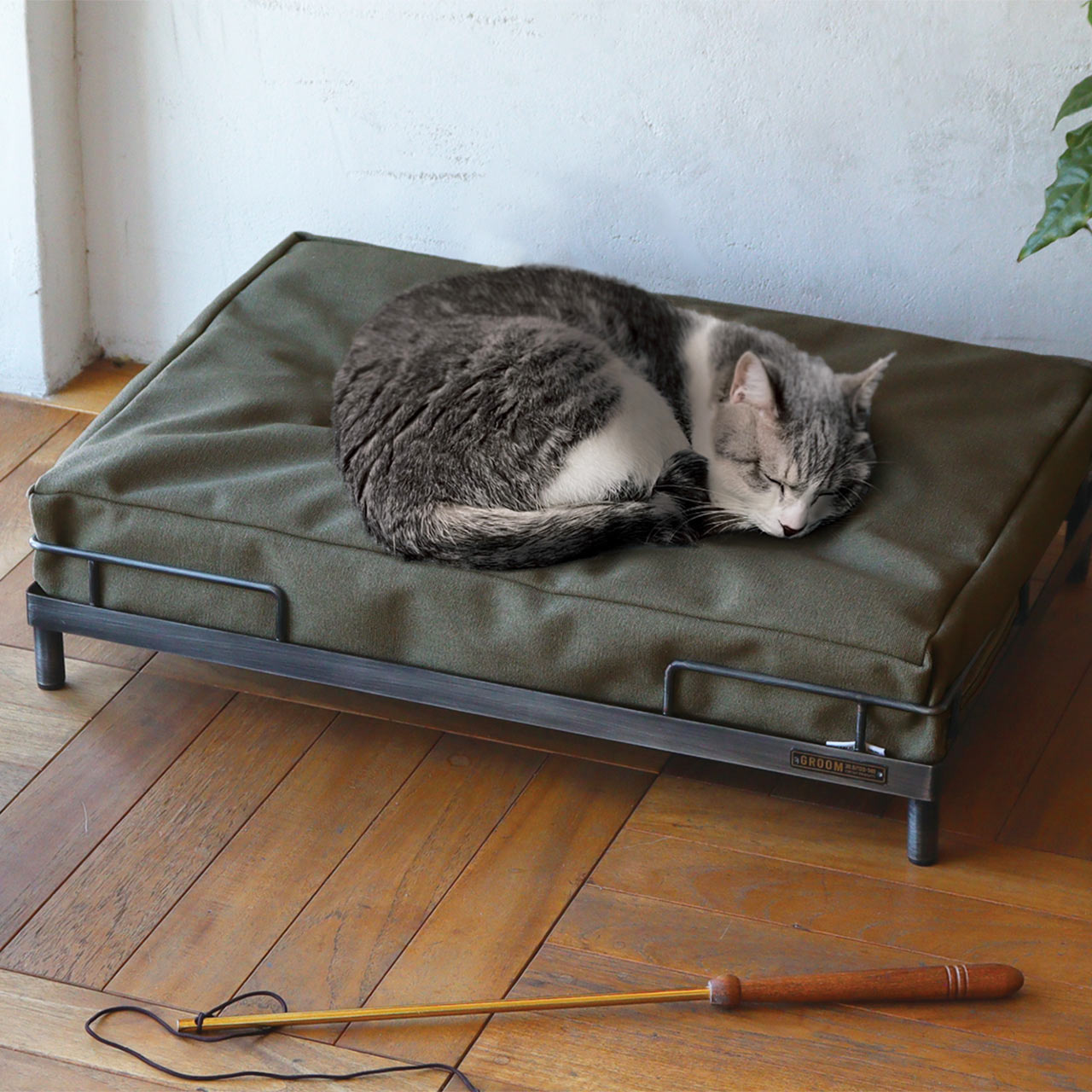 Pengantin Pria - Tempat Tidur Besi