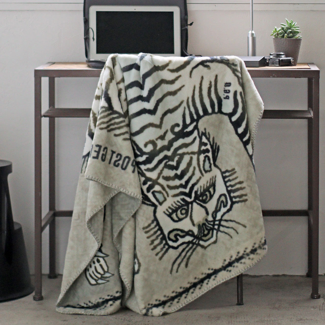 Flannel Fleece Blanket (White Tiger)